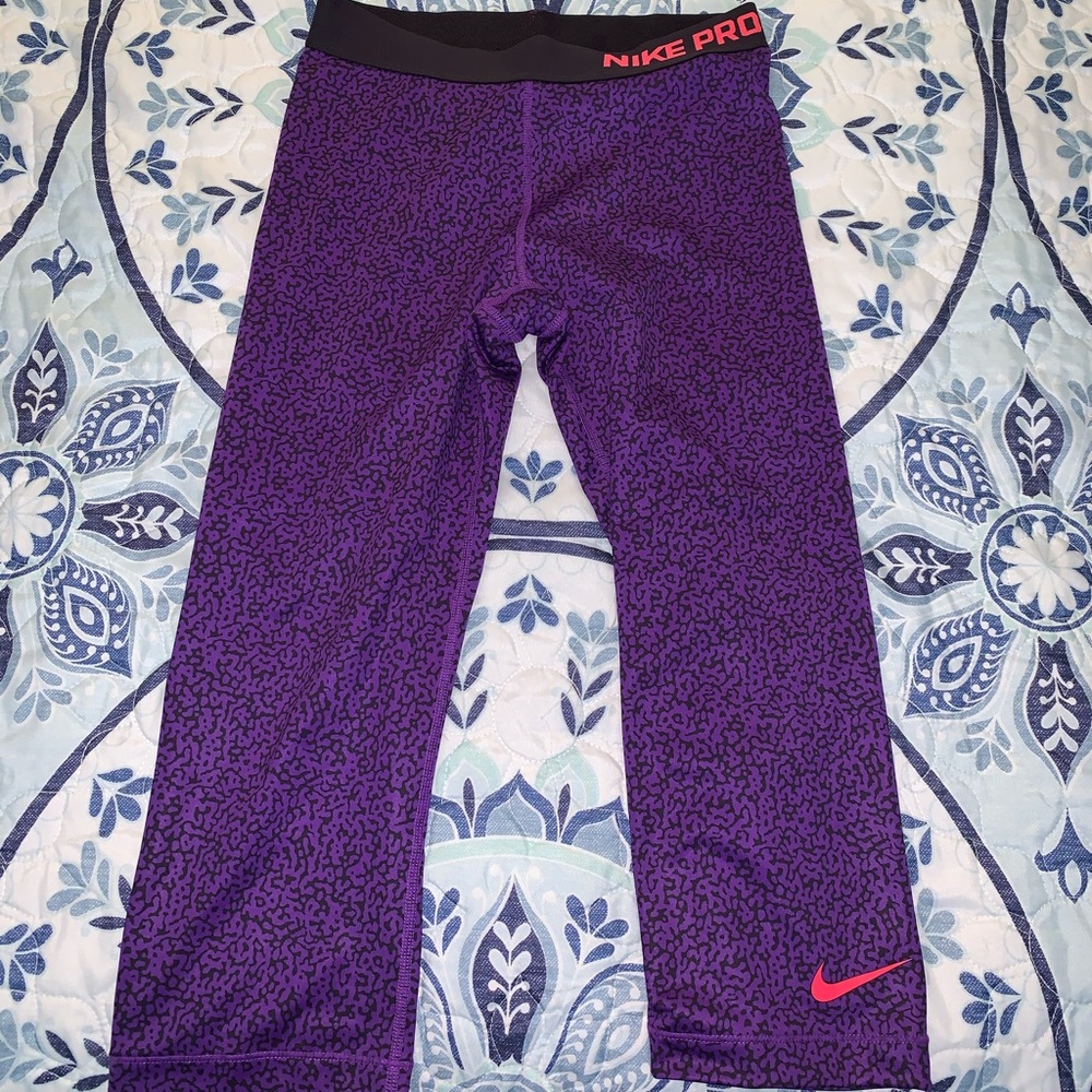 Nike Pro Cropped Leggings.